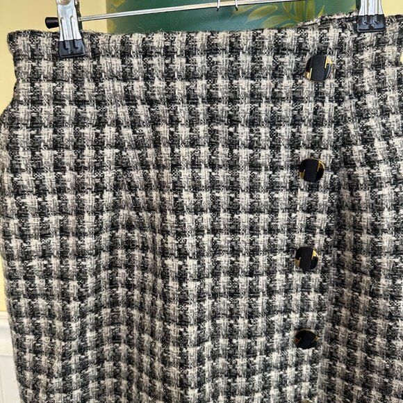 Elegant Houndstooth Pencil Skirt - Picture 6 of 7